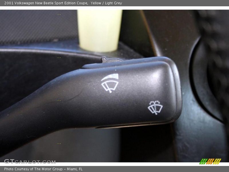 Yellow / Light Grey 2001 Volkswagen New Beetle Sport Edition Coupe