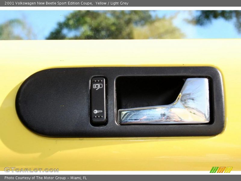 Yellow / Light Grey 2001 Volkswagen New Beetle Sport Edition Coupe