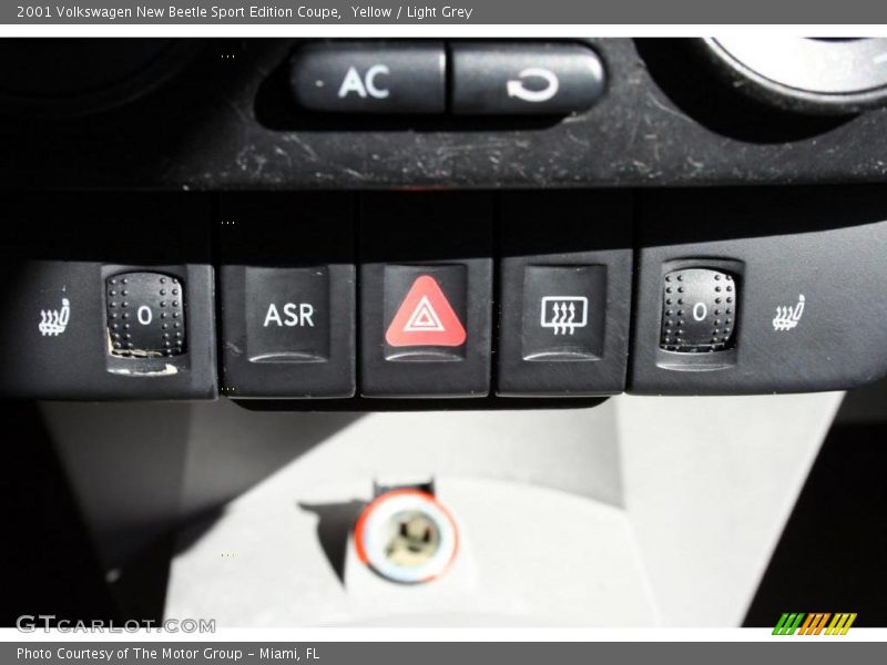 Yellow / Light Grey 2001 Volkswagen New Beetle Sport Edition Coupe