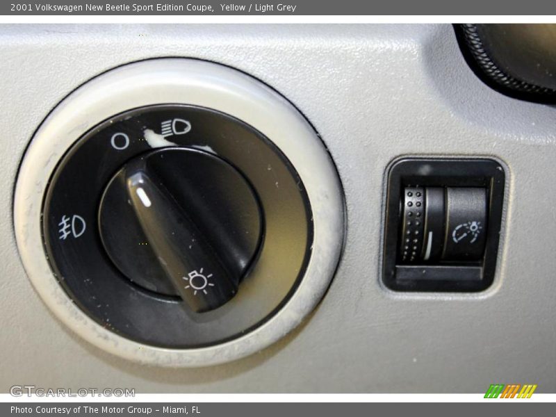 Yellow / Light Grey 2001 Volkswagen New Beetle Sport Edition Coupe