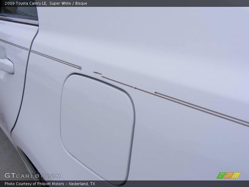 Super White / Bisque 2009 Toyota Camry LE