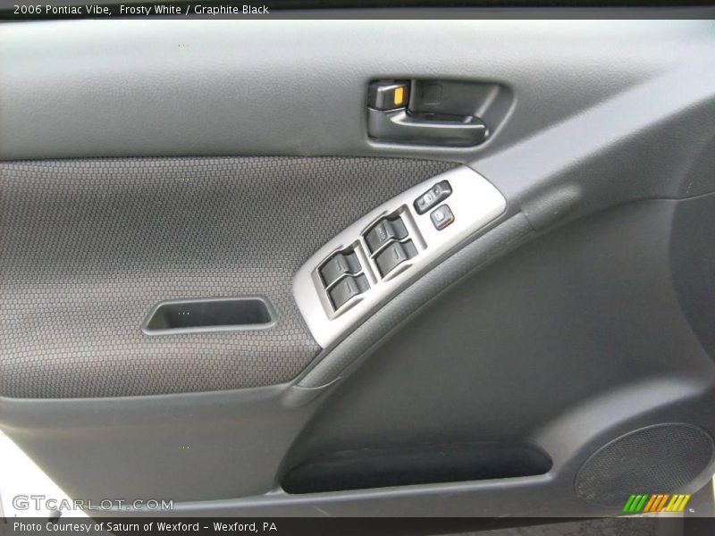 Frosty White / Graphite Black 2006 Pontiac Vibe