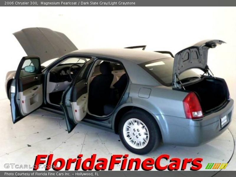 Magnesium Pearlcoat / Dark Slate Gray/Light Graystone 2006 Chrysler 300