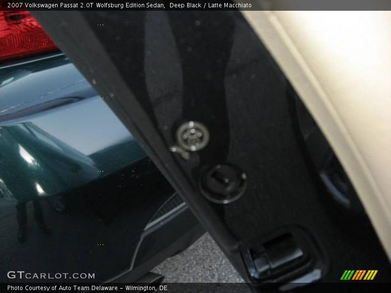 Deep Black / Latte Macchiato 2007 Volkswagen Passat 2.0T Wolfsburg Edition Sedan