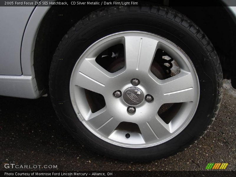CD Silver Metallic / Dark Flint/Light Flint 2005 Ford Focus ZX5 SES Hatchback