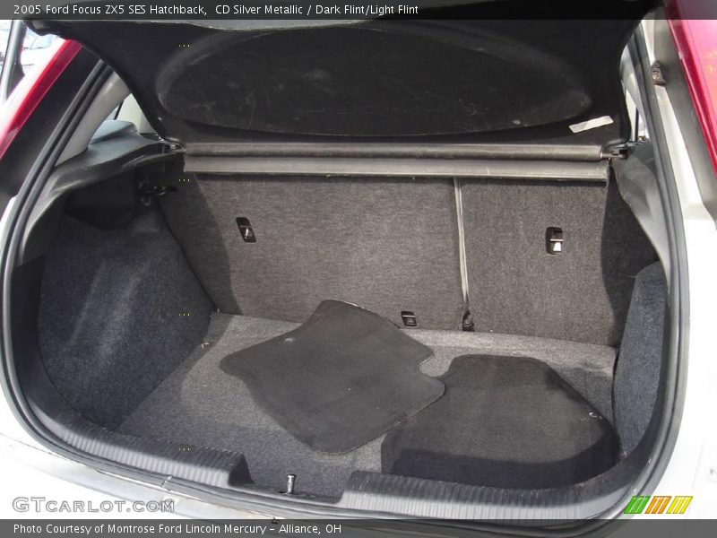 CD Silver Metallic / Dark Flint/Light Flint 2005 Ford Focus ZX5 SES Hatchback