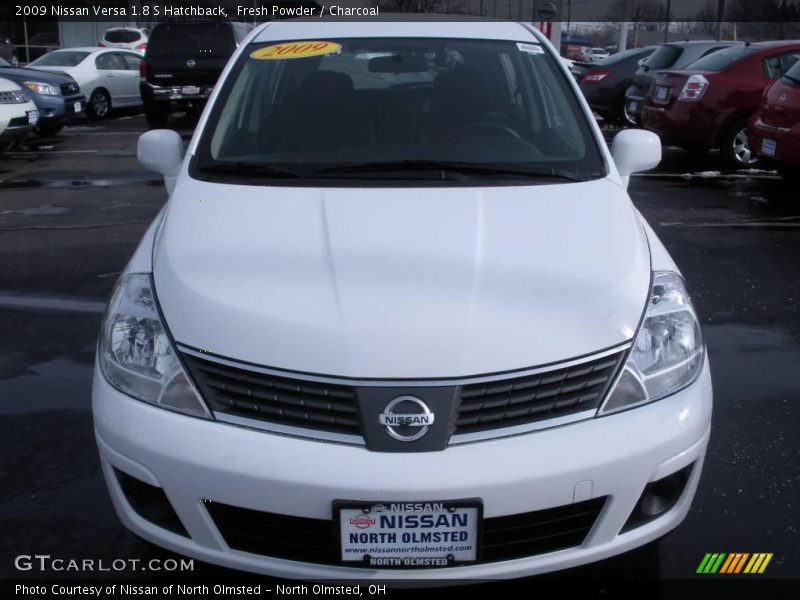 Fresh Powder / Charcoal 2009 Nissan Versa 1.8 S Hatchback