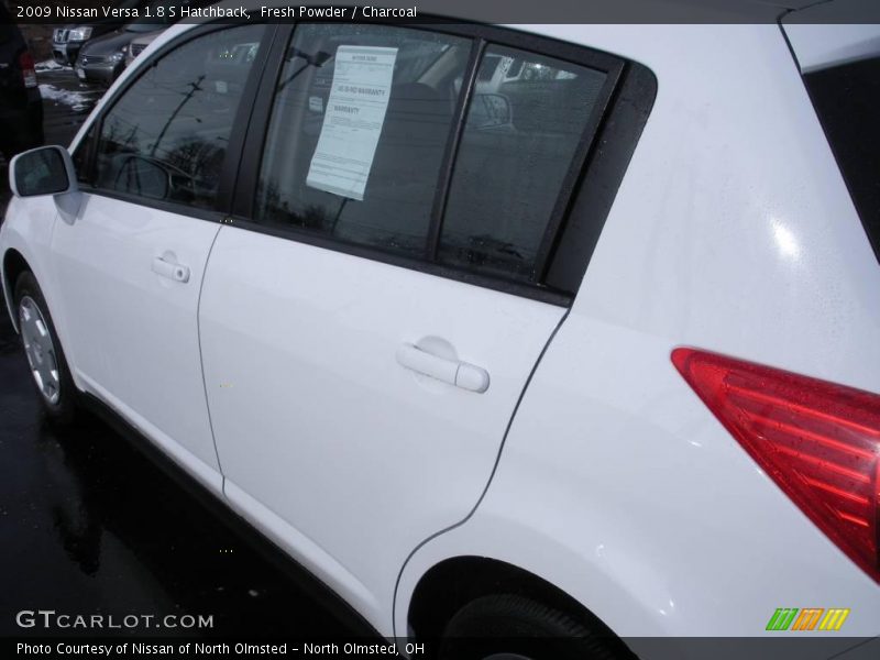 Fresh Powder / Charcoal 2009 Nissan Versa 1.8 S Hatchback