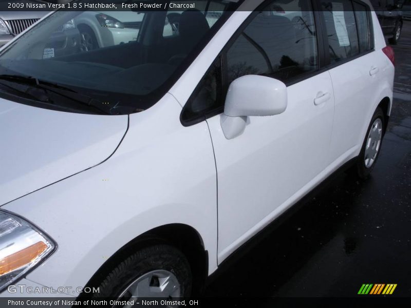 Fresh Powder / Charcoal 2009 Nissan Versa 1.8 S Hatchback