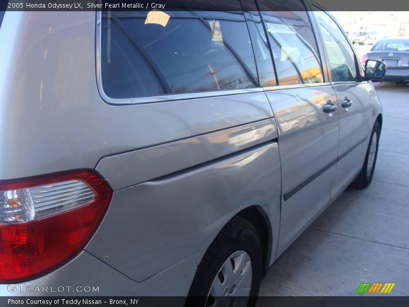 Silver Pearl Metallic / Gray 2005 Honda Odyssey LX