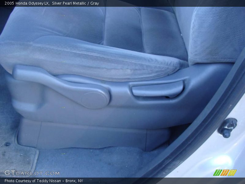 Silver Pearl Metallic / Gray 2005 Honda Odyssey LX
