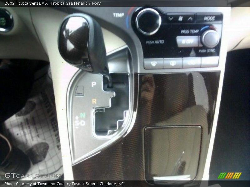 Tropical Sea Metallic / Ivory 2009 Toyota Venza V6