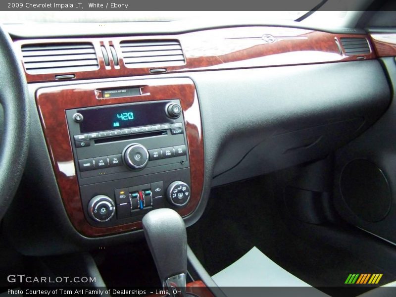 White / Ebony 2009 Chevrolet Impala LT