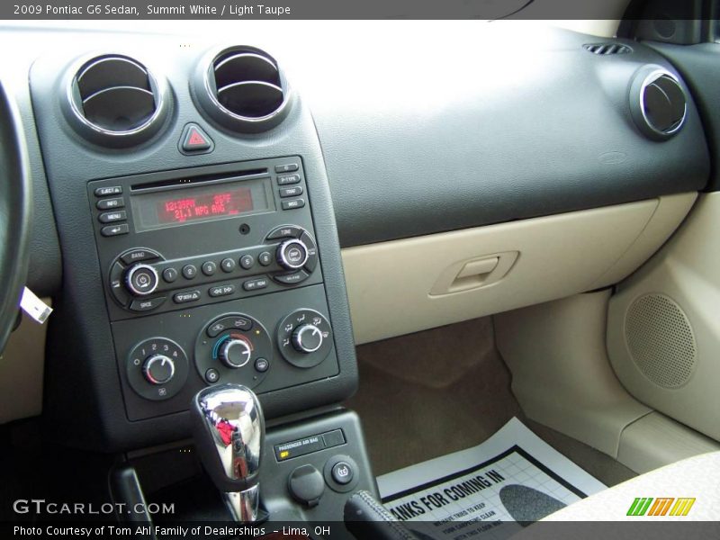 Summit White / Light Taupe 2009 Pontiac G6 Sedan