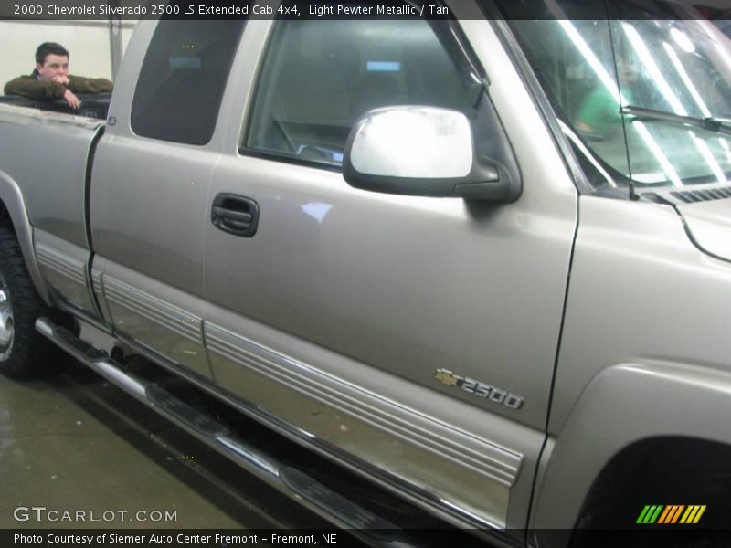 Light Pewter Metallic / Tan 2000 Chevrolet Silverado 2500 LS Extended Cab 4x4