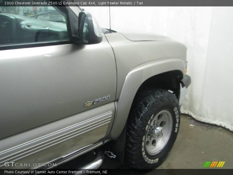 Light Pewter Metallic / Tan 2000 Chevrolet Silverado 2500 LS Extended Cab 4x4