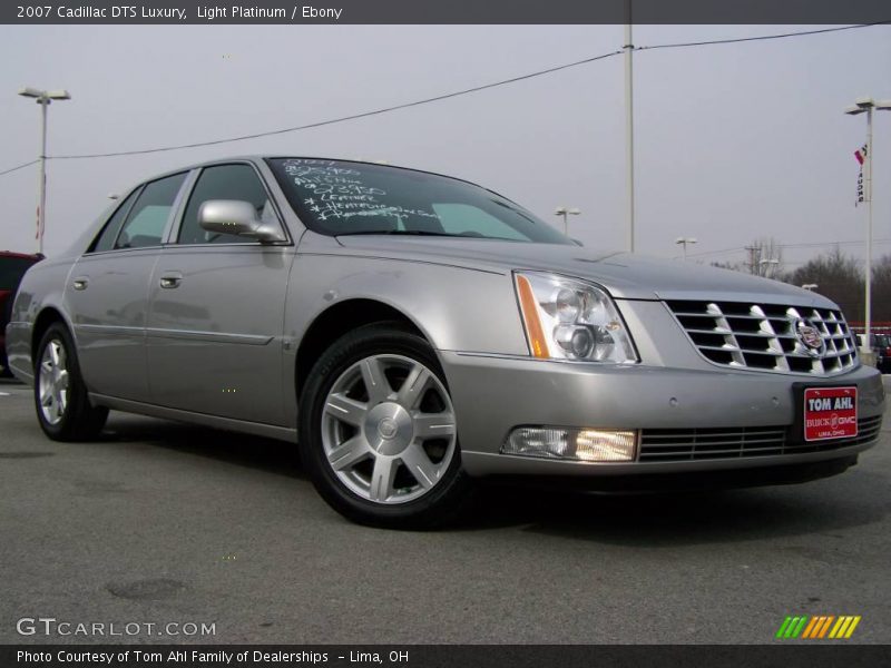 Light Platinum / Ebony 2007 Cadillac DTS Luxury