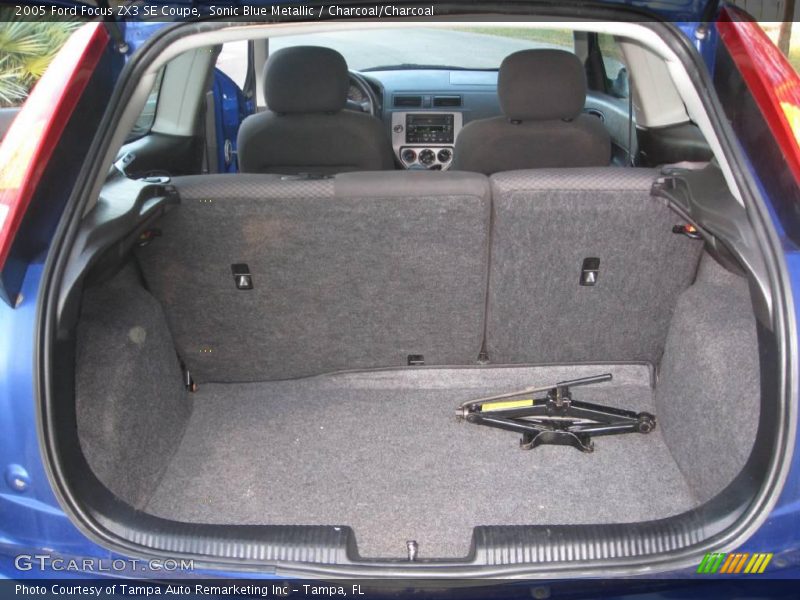 Sonic Blue Metallic / Charcoal/Charcoal 2005 Ford Focus ZX3 SE Coupe