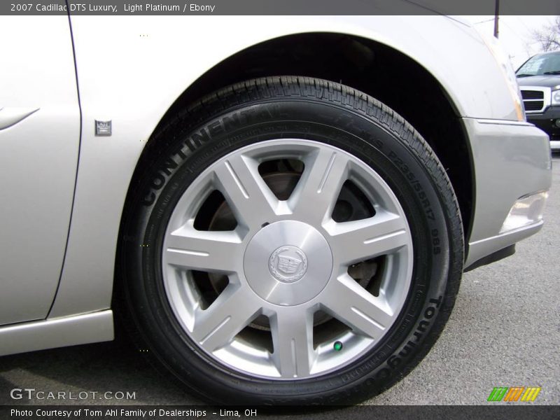 Light Platinum / Ebony 2007 Cadillac DTS Luxury