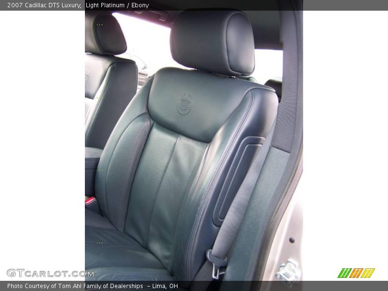 Light Platinum / Ebony 2007 Cadillac DTS Luxury