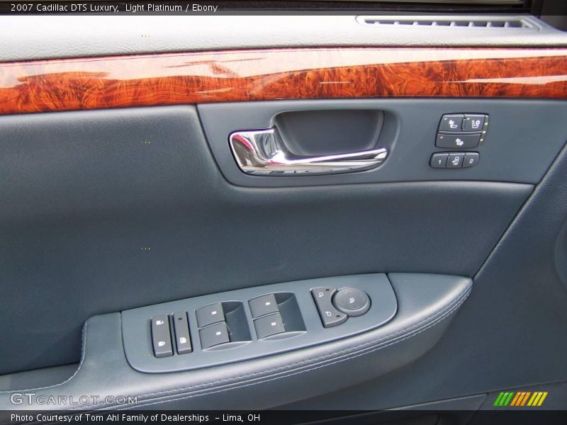 Light Platinum / Ebony 2007 Cadillac DTS Luxury