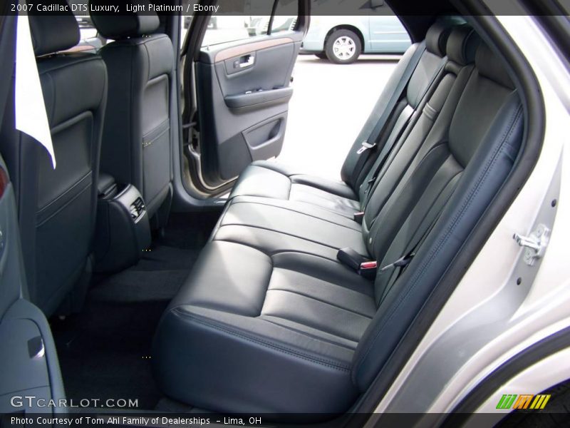 Light Platinum / Ebony 2007 Cadillac DTS Luxury
