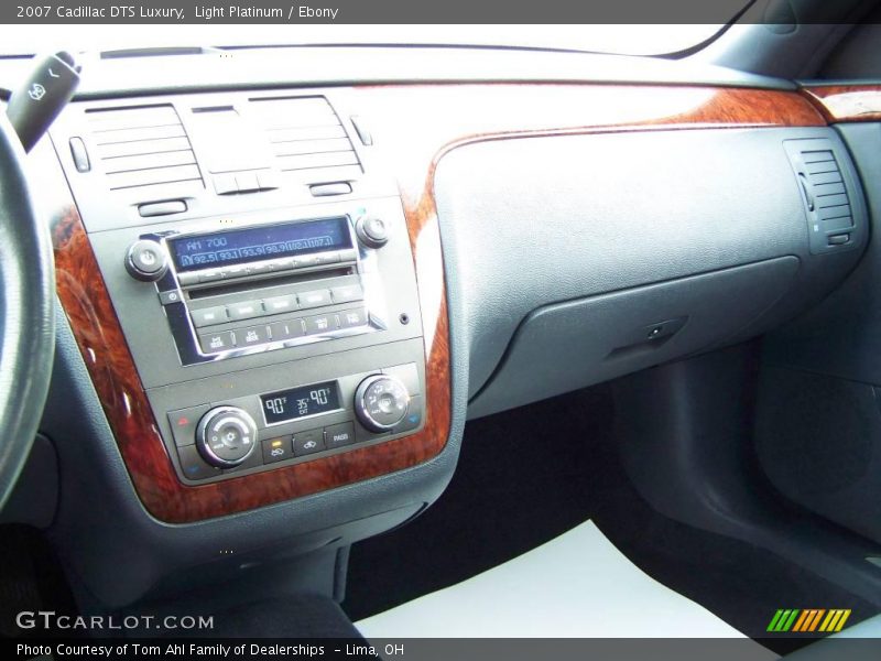 Light Platinum / Ebony 2007 Cadillac DTS Luxury