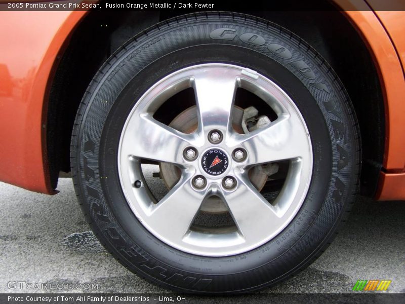 Fusion Orange Metallic / Dark Pewter 2005 Pontiac Grand Prix Sedan