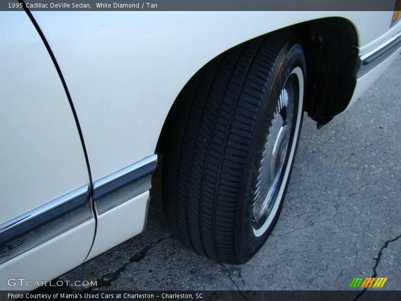 White Diamond / Tan 1995 Cadillac DeVille Sedan