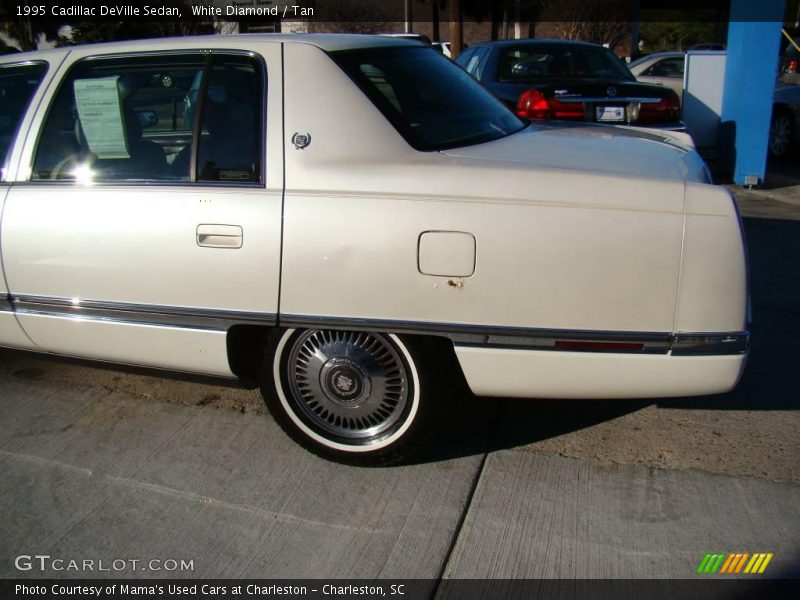 White Diamond / Tan 1995 Cadillac DeVille Sedan