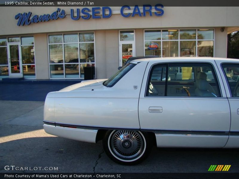 White Diamond / Tan 1995 Cadillac DeVille Sedan