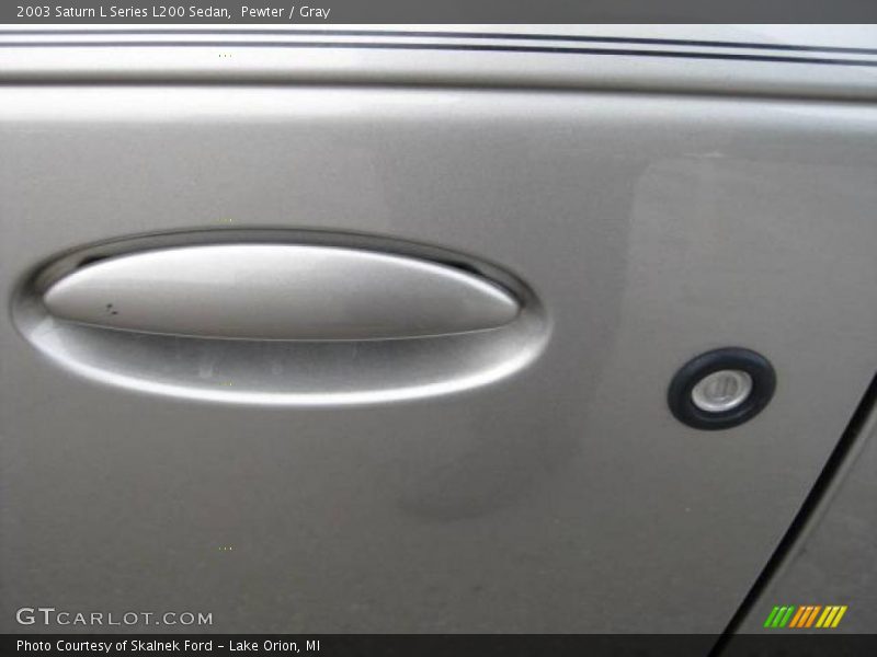 Pewter / Gray 2003 Saturn L Series L200 Sedan
