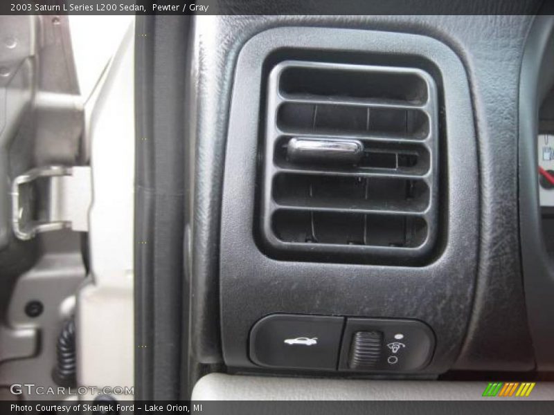 Pewter / Gray 2003 Saturn L Series L200 Sedan