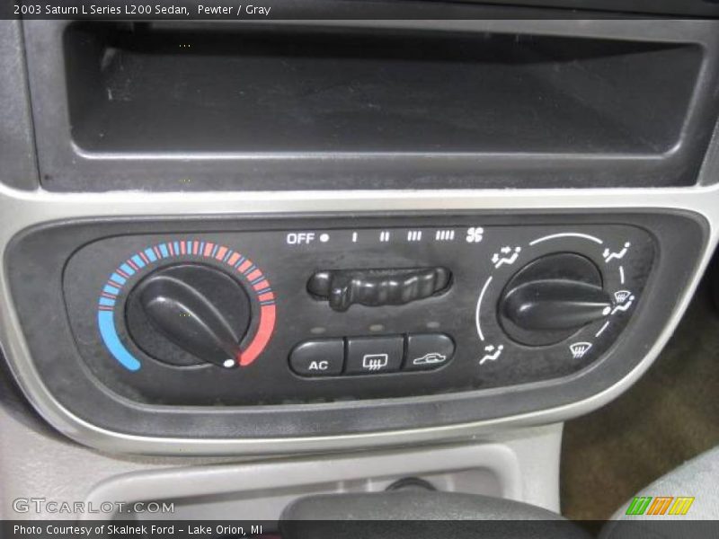 Pewter / Gray 2003 Saturn L Series L200 Sedan