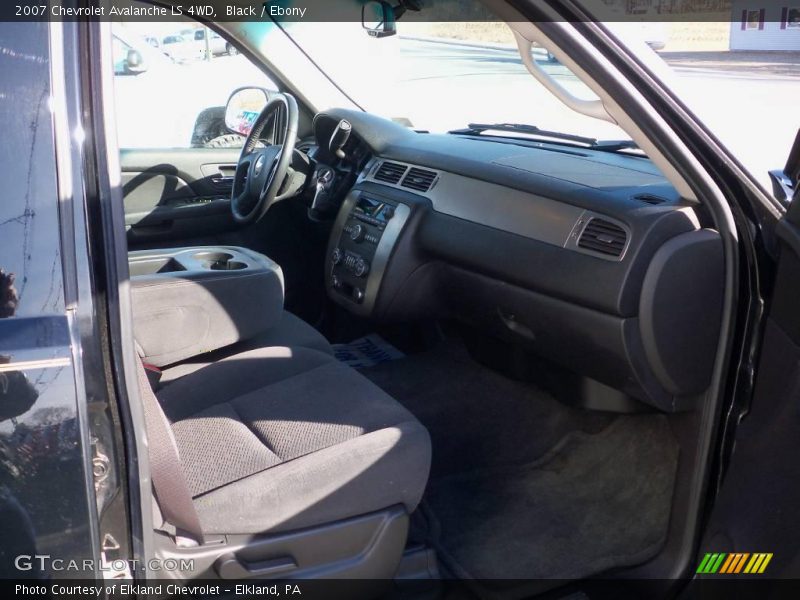 Black / Ebony 2007 Chevrolet Avalanche LS 4WD