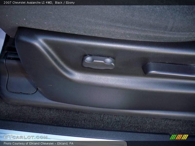 Black / Ebony 2007 Chevrolet Avalanche LS 4WD