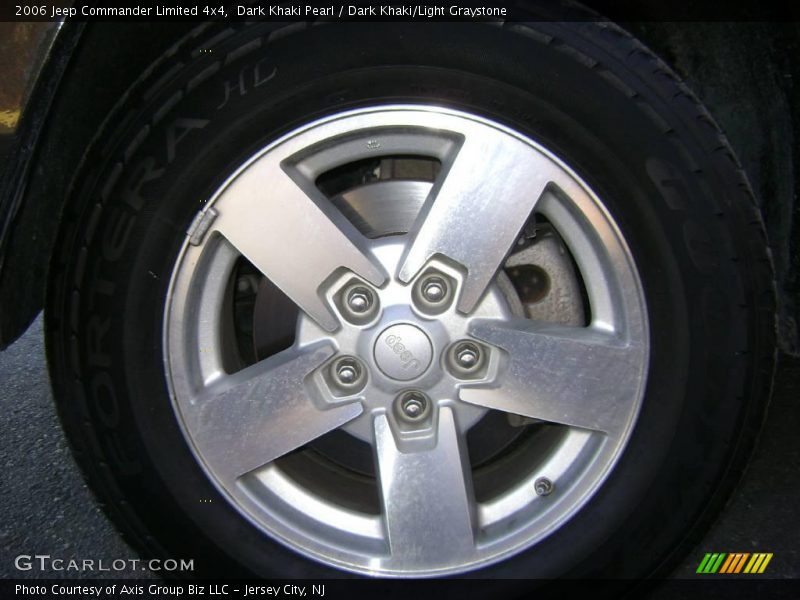 Dark Khaki Pearl / Dark Khaki/Light Graystone 2006 Jeep Commander Limited 4x4