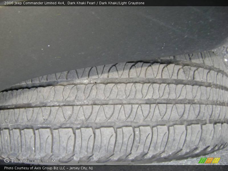 Dark Khaki Pearl / Dark Khaki/Light Graystone 2006 Jeep Commander Limited 4x4