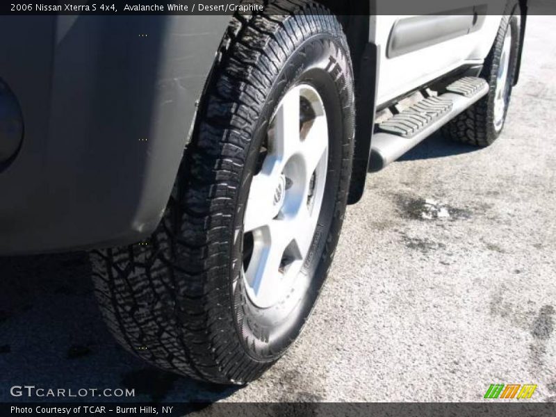 Avalanche White / Desert/Graphite 2006 Nissan Xterra S 4x4