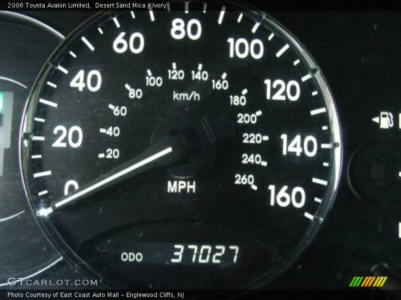 Desert Sand Mica / Ivory 2006 Toyota Avalon Limited