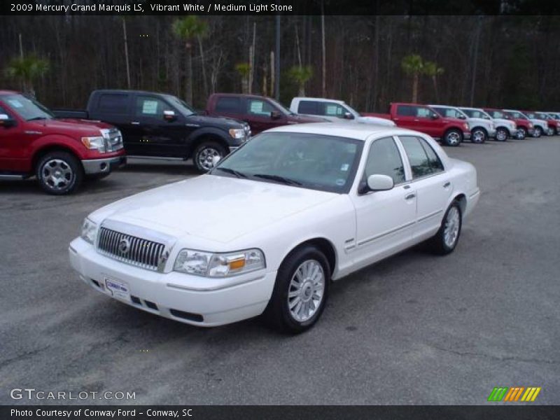 Vibrant White / Medium Light Stone 2009 Mercury Grand Marquis LS