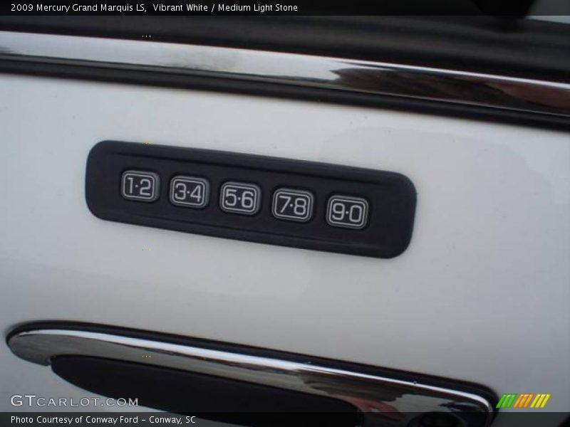 Vibrant White / Medium Light Stone 2009 Mercury Grand Marquis LS