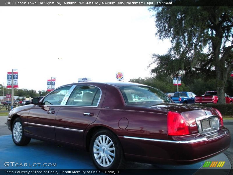 Autumn Red Metallic / Medium Dark Parchment/Light Parchment 2003 Lincoln Town Car Signature