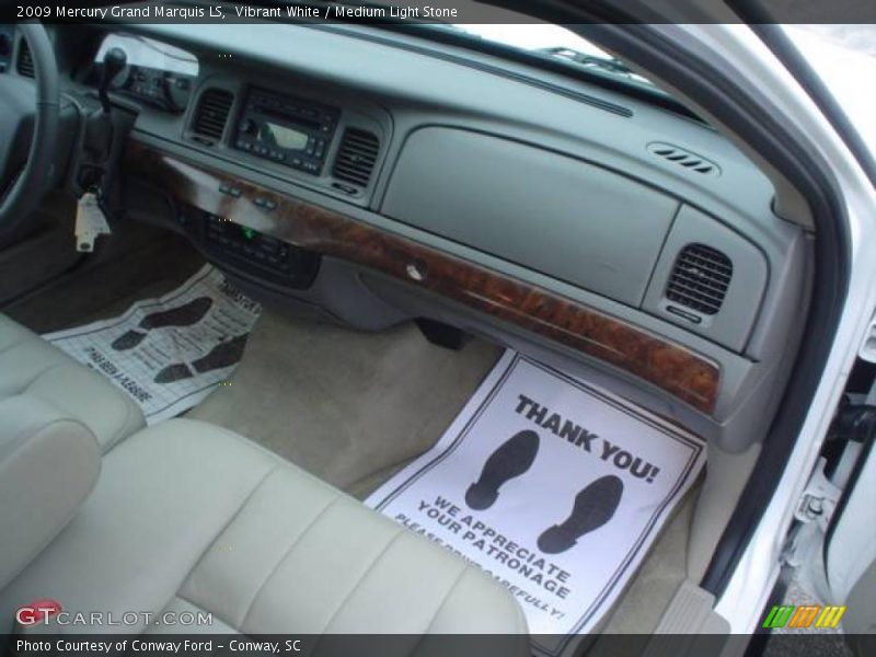 Vibrant White / Medium Light Stone 2009 Mercury Grand Marquis LS