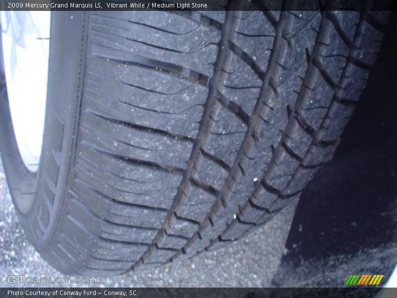 Vibrant White / Medium Light Stone 2009 Mercury Grand Marquis LS