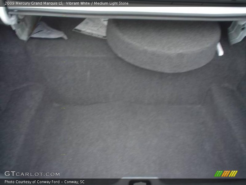 Vibrant White / Medium Light Stone 2009 Mercury Grand Marquis LS