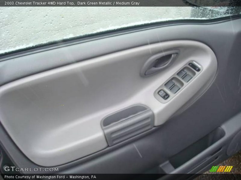 Dark Green Metallic / Medium Gray 2003 Chevrolet Tracker 4WD Hard Top