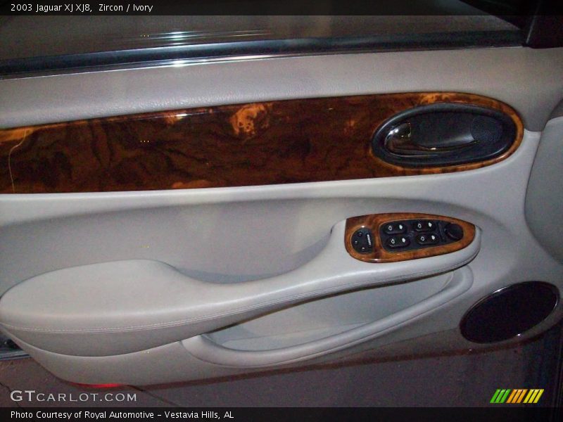 Zircon / Ivory 2003 Jaguar XJ XJ8