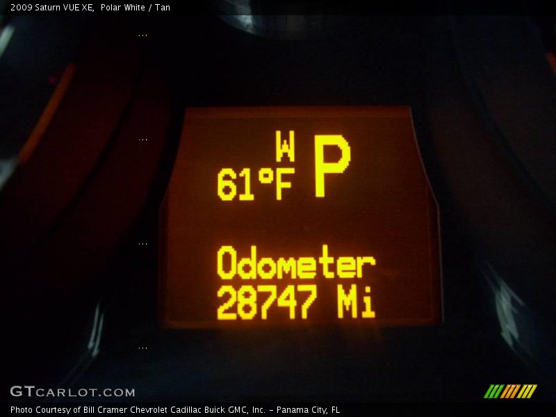 Polar White / Tan 2009 Saturn VUE XE