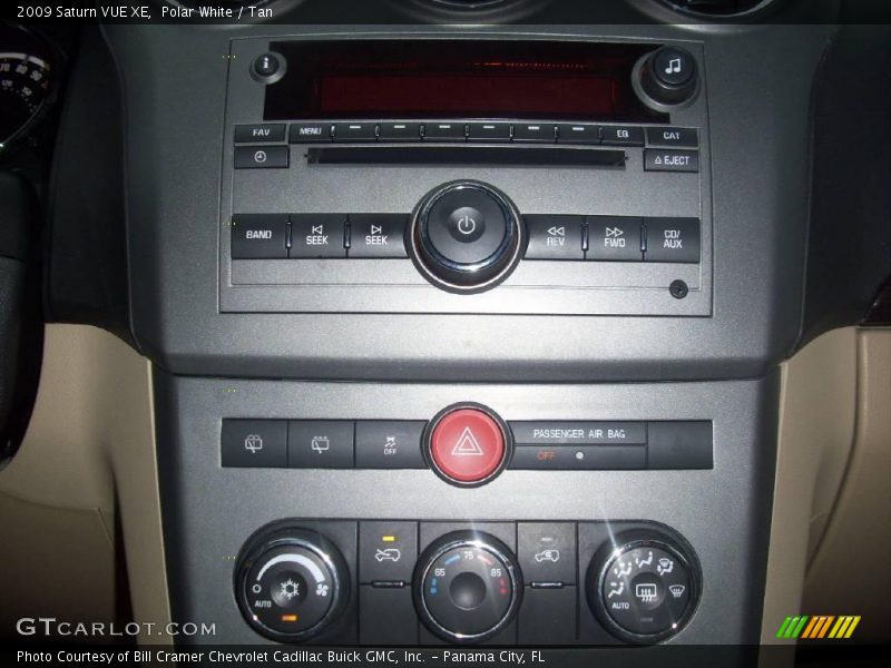 Polar White / Tan 2009 Saturn VUE XE